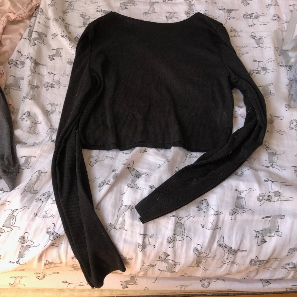 Plain Black Long-Sleeve Crop Top